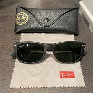 Ray Ban New Wayfarer Matte Black like new